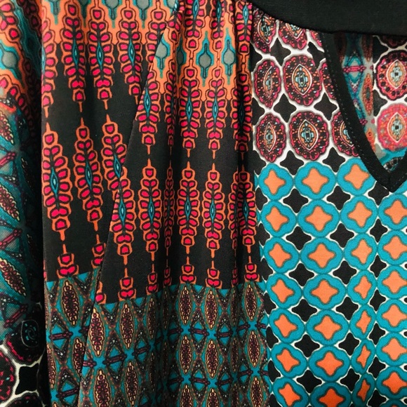 Pretty cold shoulder, bat wing top - Picture 2 of 5